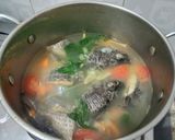 Foto langkah ke 5 dari resep 21. Sup Ikan Nila daun kemangi.