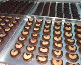 Foto langkah ke 4 dari resep Choco Mede / Coklat Mete cookies.