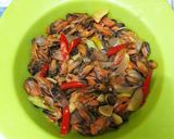 Foto langkah ke 6 dari resep Kerang Kupas Saus Tiram.