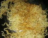 Foto langkah ke 3 dari resep Mie goreng pedas telur Ceplok.