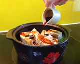 Hình bước làm 2 của món Mít non om rau răm