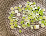 Foto del paso 1 de la receta: Crema de calabacín y puerro con queso de cabra