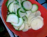 Foto del paso 1 de la receta: Papas y zapallitos a la crema