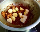 A picture of step 10 of Karahi style alu matr chicken ka salen.