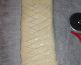 Foto del paso 2 de la receta: Trenza de chocolate negro sin azucares añadidos y mini palmeras