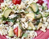 Une image de l'étape 4 de Salade des pâtes aux tomates cerises et courgettes.