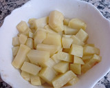 Foto del paso 2 de la receta: Patatas con verduras y filetes de pollo aliñados