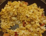 Foto langkah ke 5 dari resep Nasi Goreng Sosis Chikuwa Bumbu Iris.