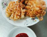 Hình bước làm 2 của món Củ hành chiên hoa sen