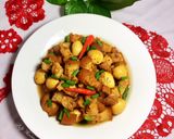 Hình bước làm 3 của món Thịt Ba Rọi Kho Trứng Cút