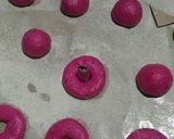 Foto langkah ke 4 dari resep Donat Buah Naga merah.