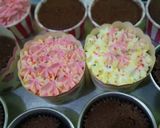 Foto langkah ke 5 dari resep Chocolate Cupcakes Moist.