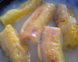 Foto del paso 2 de la receta: Plátanos maduros en leche y pasas de uva...🤔🍌🍇🍯🍶🥛🍯🍌
