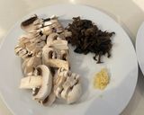 蒜香奶油木耳洋蔥肉片燒肉飯的食譜步驟1照片