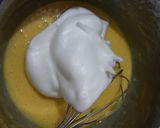 Foto langkah ke 2 dari resep Marmer Cotton Cupcake.