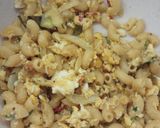 Foto langkah ke 10 dari resep Macaroni aglio olio.