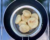 Foto langkah ke 5 dari resep Kemplang / singkong isi gula aren.