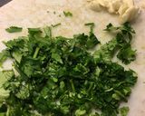Foto del paso 1 de la receta Contramuslos de pollo con jugo de limón y cilantro fresco