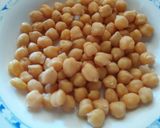 Foto del paso 2 de la receta Ensalada de garbanzos con aguacate y atún