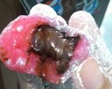 Foto langkah ke 6 dari resep Strawberry mochi with chocolate filling.