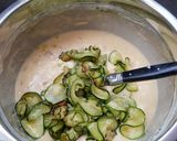 Une image de l'étape 2 de Cake aux courgettes, lardons et chèvre.