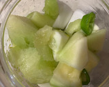 Foto del paso 2 de la receta: Gazpacho de melón y pepino