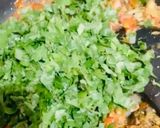 A picture of step 2 of Yam n spinach sauce with smoked chicken and fish.