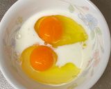 A picture of step 1 of Omu Cake (Strawberry and whipped cream cake wrapped in egg-fry).