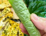 Hình bước làm 4 của món Đậu chiên muối é cuốn lá lốt