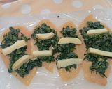 Foto del passaggio 2 della ricetta Involtini di pollo con spinaci e formaggio filante con cremina a modo mio