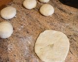 Foto del paso 2 de la receta: Pan con patatas en sartén (plăcinte cu cartofi fără dospit)