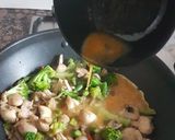 Foto del paso 5 de la receta: Wok de verduras y setas con huevo