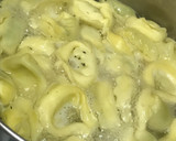 Foto del paso 1 de la receta: Tortellini con setas y ajos