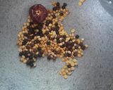 A picture of step 3 of Granny's curry leaves pepper gravy.