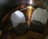 A picture of step 3 of Kashmiri kahwa.