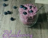 Gambar langkah 3 resipi Blueberry Smoothie.