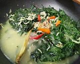 Foto langkah ke 3 dari resep Daun Pepaya Jepang kuah kuning.
