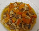 Foto langkah ke 5 dari resep Tumis jamur dan wortel.