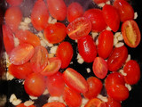 Ñoquis con tomate y espinacas