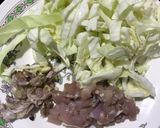 รูปขั้นตอนการทำที่ 2 ของ มาม่าผัดไก่