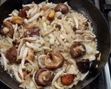Foto del paso 5 de la receta: Calamares rellenos de habitas y setas con jamón serrano
