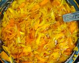 A picture of step 2 of Marigold Flower Tea.