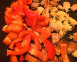 Foto del paso 2 de la receta Lomo y patatas en caldo moreno 🐷🥔