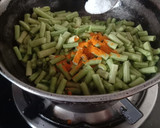 பச்சை காராமணி ரோஸ்ட். ரெசிபி ஸ்டேப் 2 புகைப்படம்