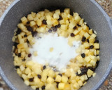 Foto del paso 2 de la receta: 🫔Panqueques rellenos de manzana, pasas y crema, bañados con salsa de chocolate🫔 Canelones dulces