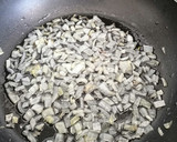 Foto del paso 3 de la receta: Guisantes con jamón y langostinos