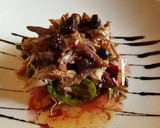 Foto del paso 5 de la receta: Ensalada de pato confitado y frutos rojos
