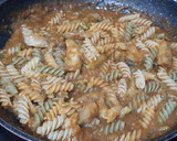 Foto del paso 5 de la receta: Espirales con salsa de carrilleras y alcachofas