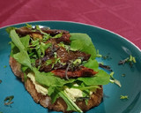Foto del paso 8 de la receta: Tostón vegano de pleurotus y tomates secos 🍄🍅 crema de cajú y girasol con vegetales :)