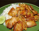 รูปขั้นตอนการทำที่ 9 ของ หมูสามชั้นผัดพริกเกลือ-ข้าวหมูสามชั้นผัดพริกเกลือ